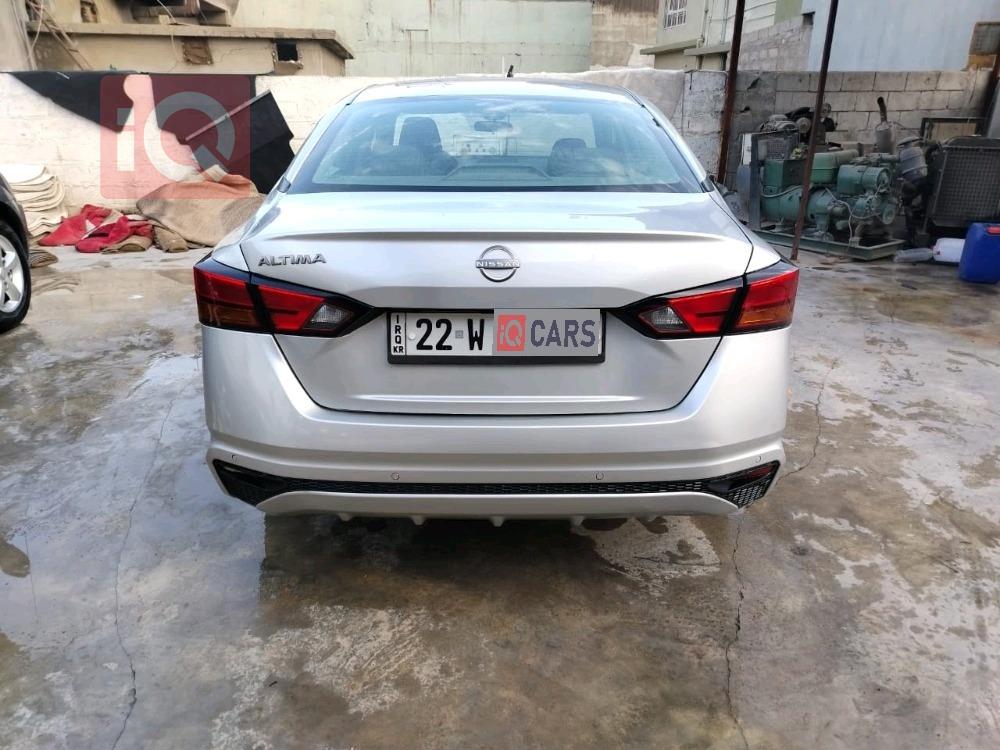 نيسان ألتيما